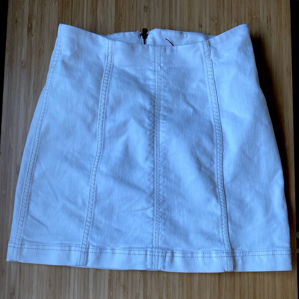 White high-waisted mini skirt